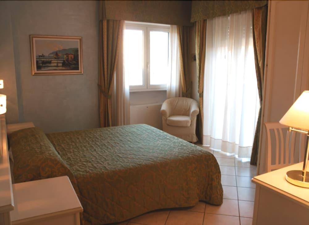 Hotel Residence Veliero Riccione Eksteriør bilde
