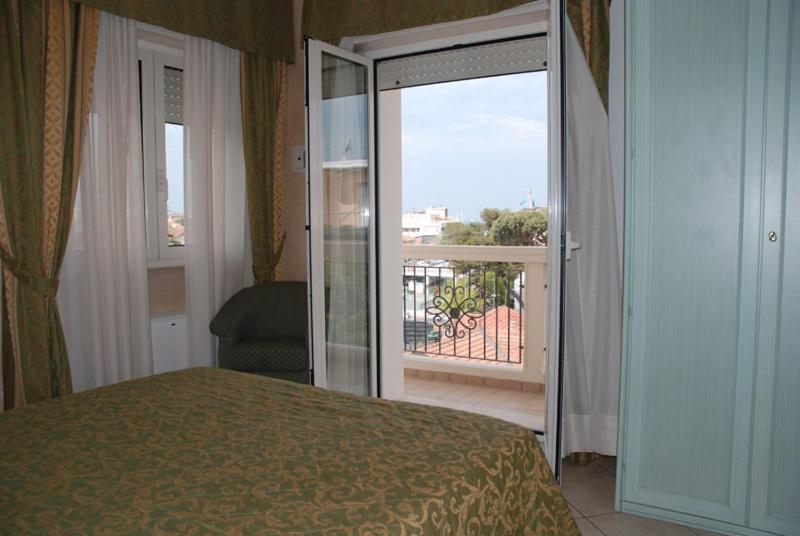 Hotel Residence Veliero Riccione Eksteriør bilde