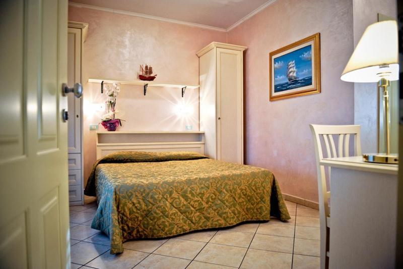 Hotel Residence Veliero Riccione Eksteriør bilde