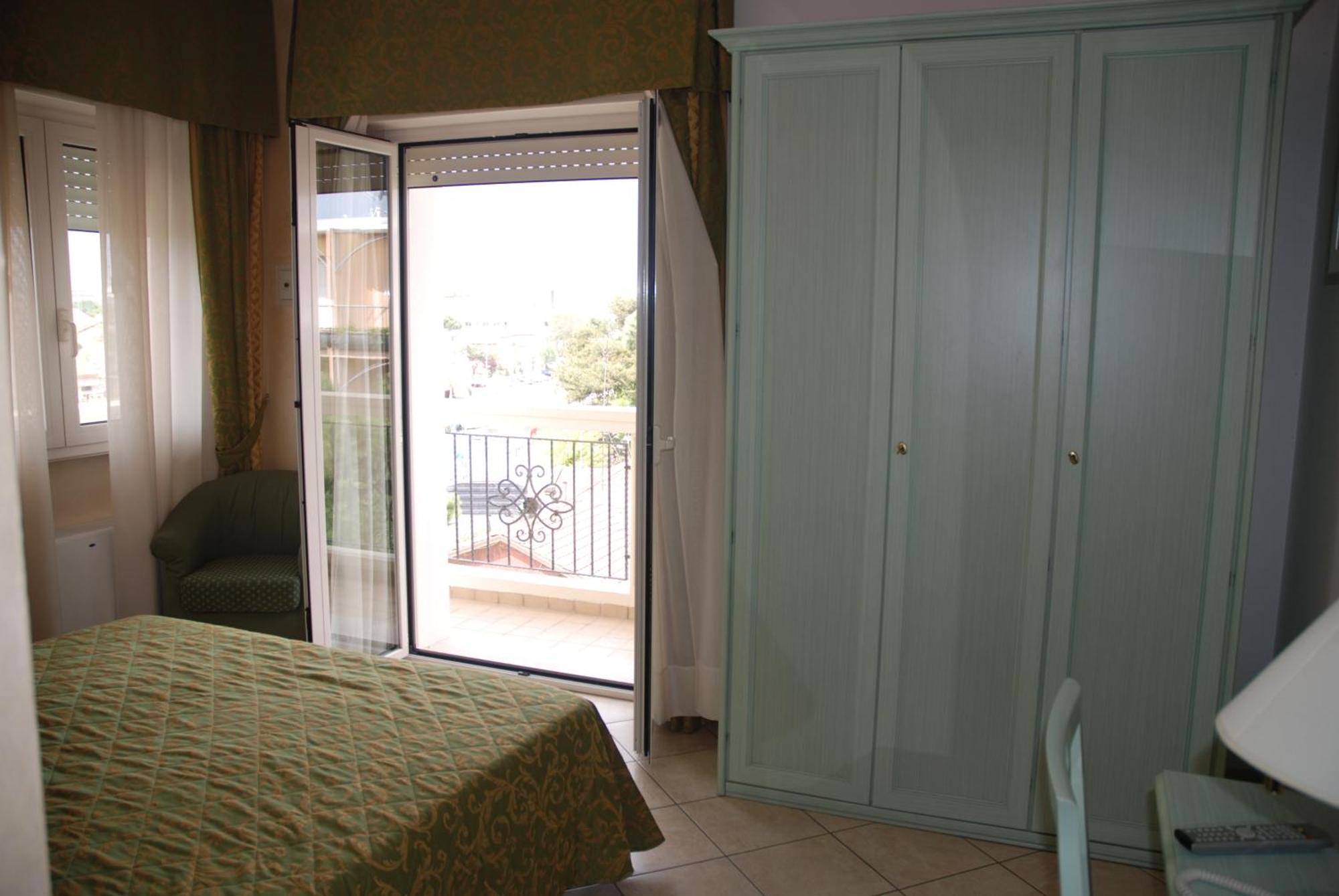 Hotel Residence Veliero Riccione Eksteriør bilde